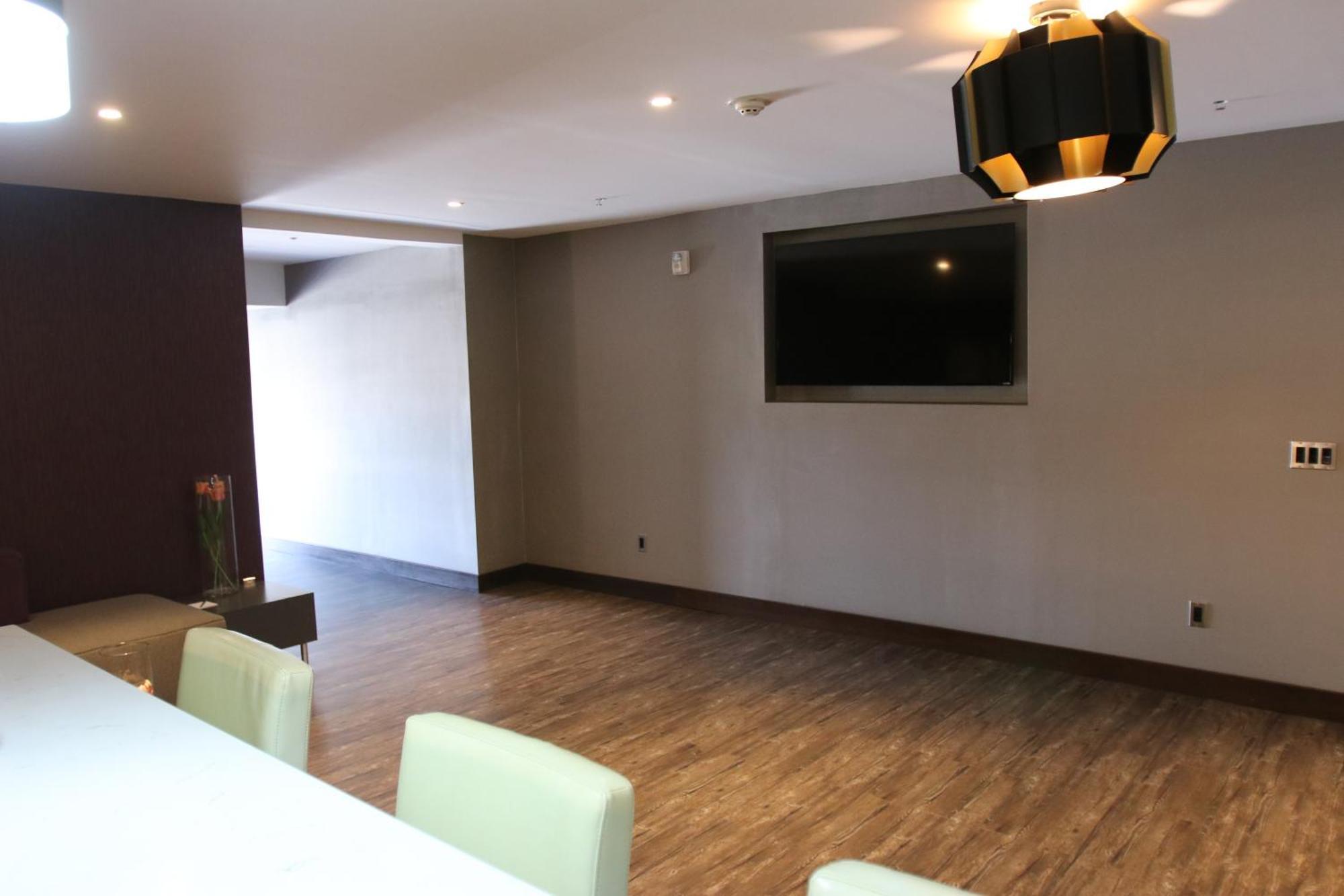 Blvd And Universal-hollywood, Ascend Collection Hotel Los Angeles